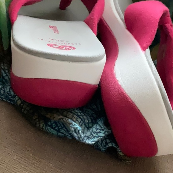 Skechers size 8 M Cloudsteppers soft cushion pink fabric flip flops - Picture 8 of 8